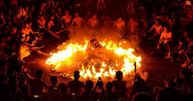 kecak-fire-dance kecak-fire-dance