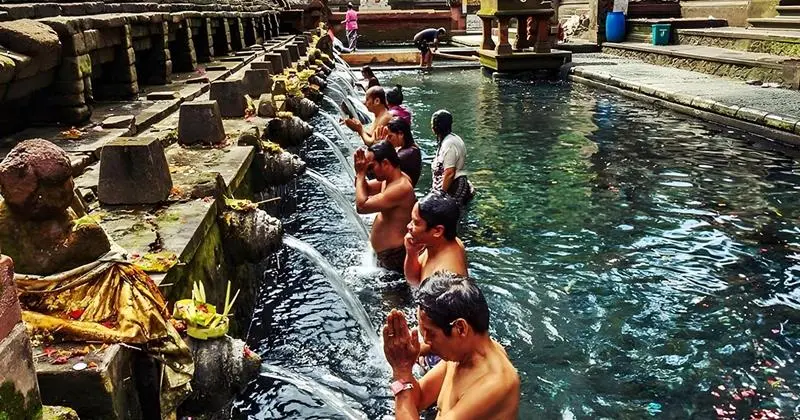 tirta-empul-tampaksiring-bali Tirta Empul Temple